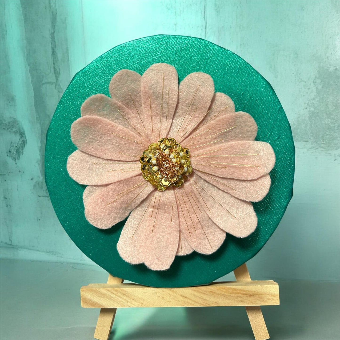 Mounted flower on circle canvas